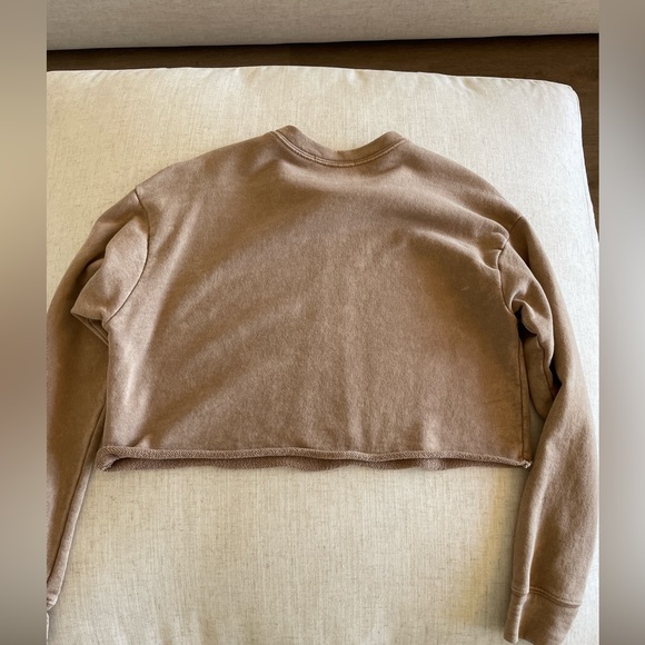 Cropped Pullover. - Picture 5 of 6